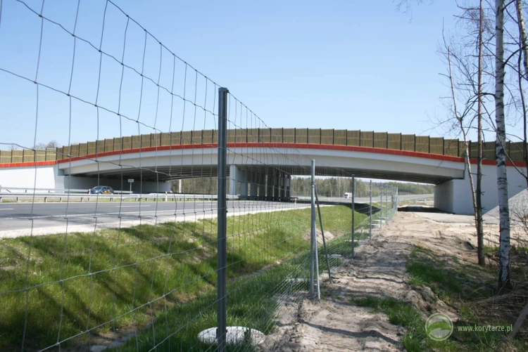 84-System górnych przejść przy autostradzie A4, odcinek: Tarnów-Rzeszów tworzy łącznie 6 obiektów...
