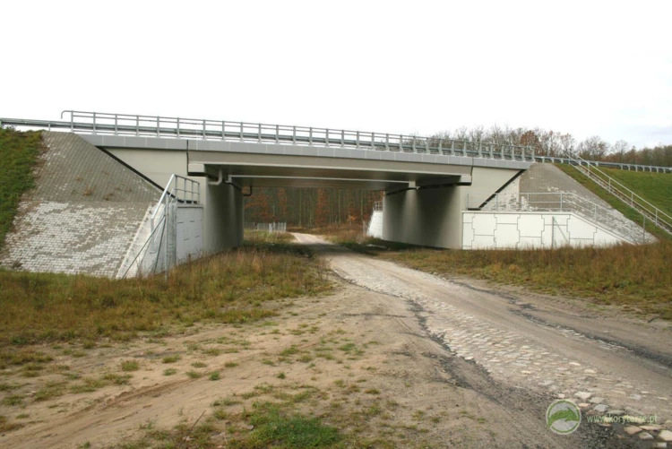 47-Przejścia dla dużych zwierząt zespolone z drogami dojazdowymi przy drodze ekspresowej S-3, odcinek:...