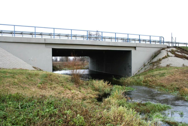 31-Przejścia dolne dla średnich zwierząt zespolone z ciekami w ciągu autostrady A2, odcinek: Września-Konin...