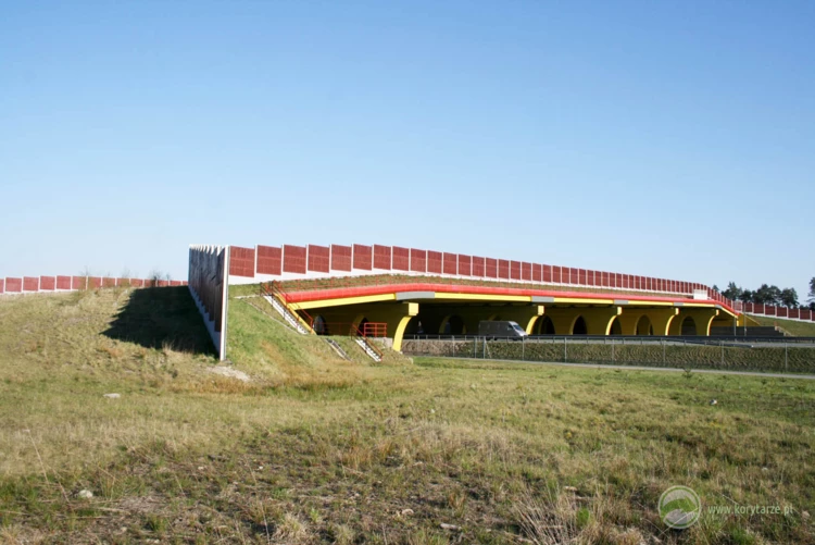 55-Największe przejścia górne w Polsce powstały nad autostradą A4, odcinek: Kraków-Tarnów i linią...