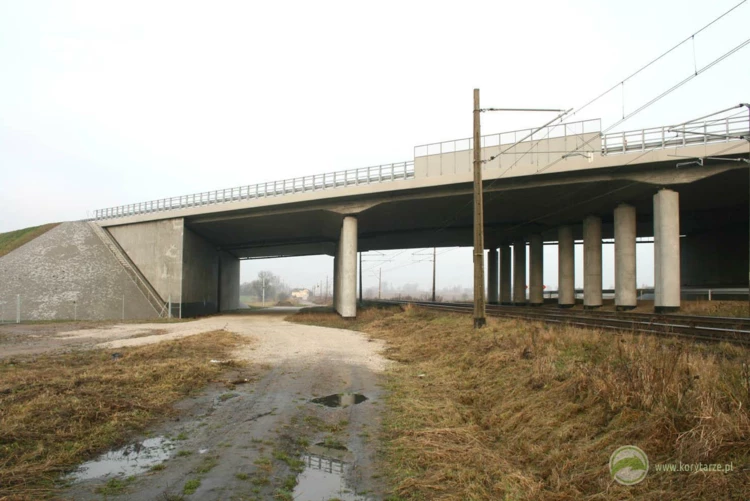 10-Wiadukty dla linii kolejowych o niewielkim ruchu pociągów mogą skutecznie spełniać funkcje zespolonych...