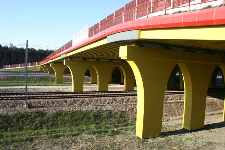59-Największe przejścia górne w Polsce powstały nad autostradą A4, odcinek: Kraków-Tarnów i linią...