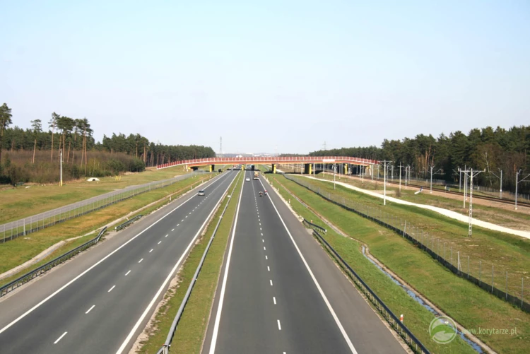61-Największe przejścia górne w Polsce powstały nad autostradą A4, odcinek: Kraków-Tarnów i linią...
