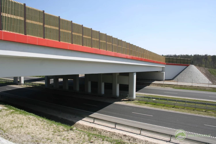 89-System górnych przejść przy autostradzie A4, odcinek: Tarnów-Rzeszów tworzy łącznie 6 obiektów...